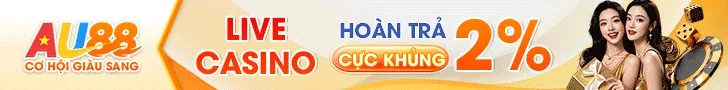 Hình ảnh chính của trang khuyến mãi ae3888, hiển thị các ưu đãi đăng ký hấp dẫn với biểu tượng tiền thưởng, vàng và các yếu tố giải trí sôi động, thể hiện sự giàu có và cơ hội thắng lớn. Màu sắc chủ đạo xanh đậm và vàng kim.